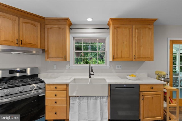 38577 Goose Creek Ln, Leesburg, VA 20175 - kitchen with stainless steel gas range, under cabinet range hood, black dishwasher, and a sink