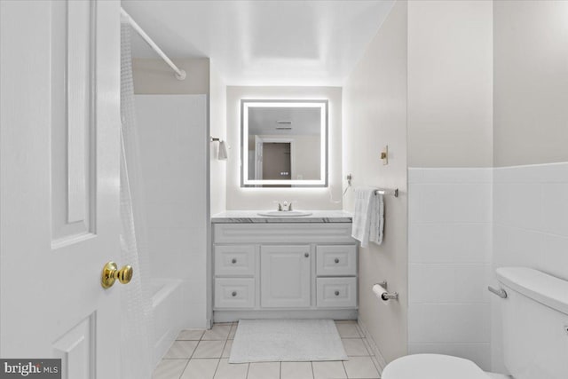 38577 Goose Creek Ln, Leesburg, VA 20175 - full bath featuring toilet, vanity, tile patterned floors, and bathtub / shower combination