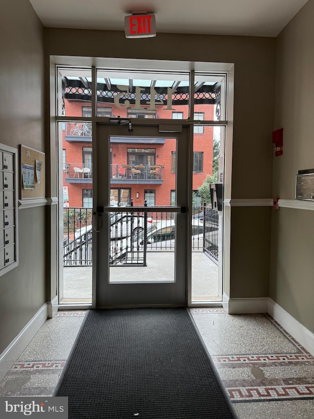 entryway featuring baseboards