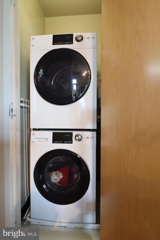 laundry area with laundry area and stacked washer / dryer