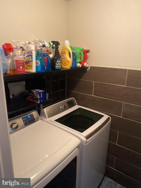 laundry area with laundry area and washing machine and dryer