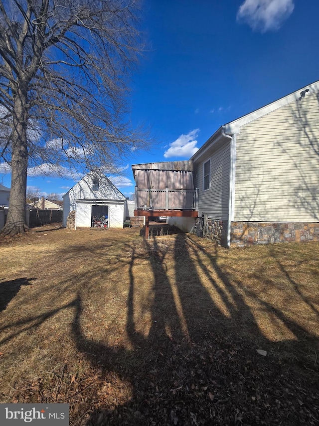 view of yard with an outbuilding and fence