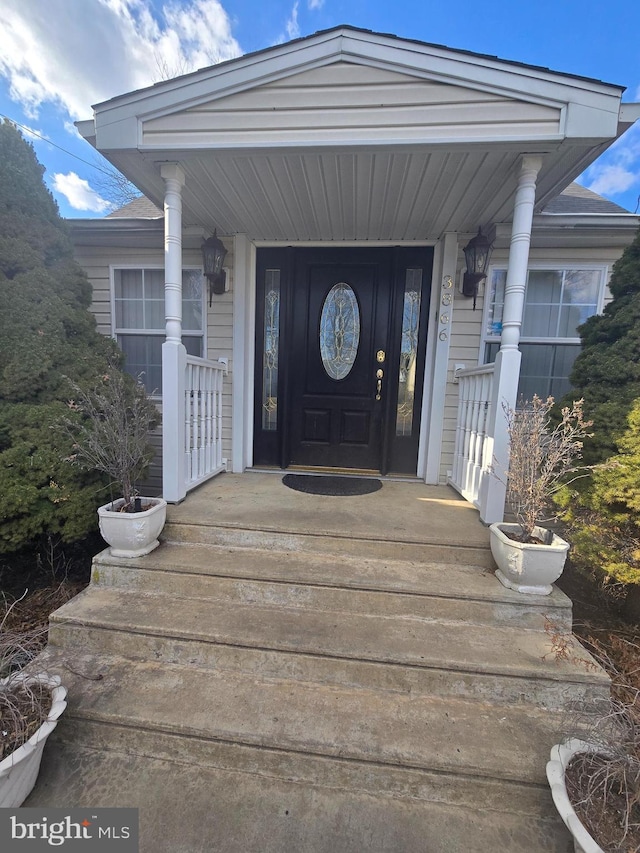 property entrance featuring a porch