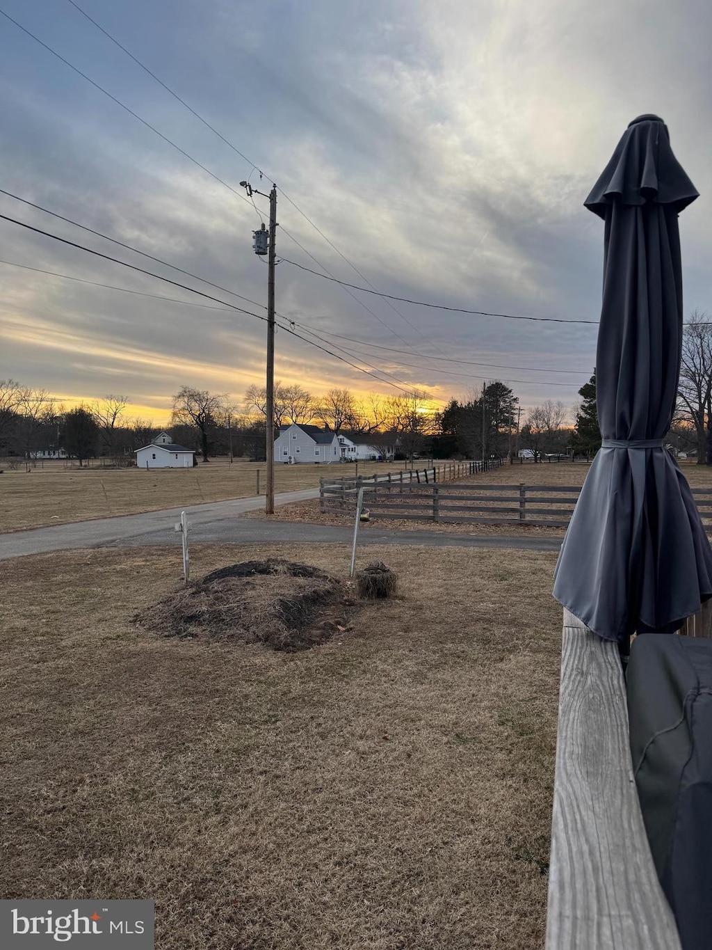 view of yard at dusk