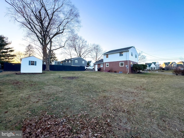 view of yard featuring an outdoor structure