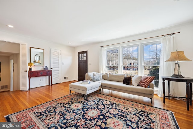 living room featuring visible vents, recessed lighting, and wood finished floors