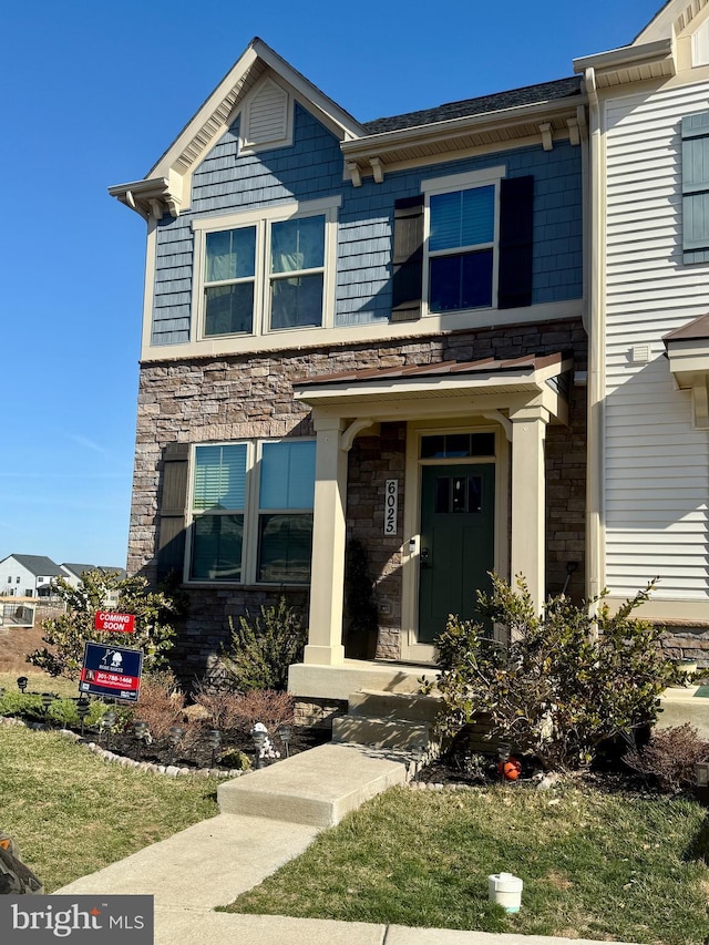 view of front facade with stone siding