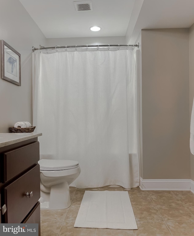 bathroom featuring tile patterned flooring, visible vents, toilet, a shower with curtain, and vanity