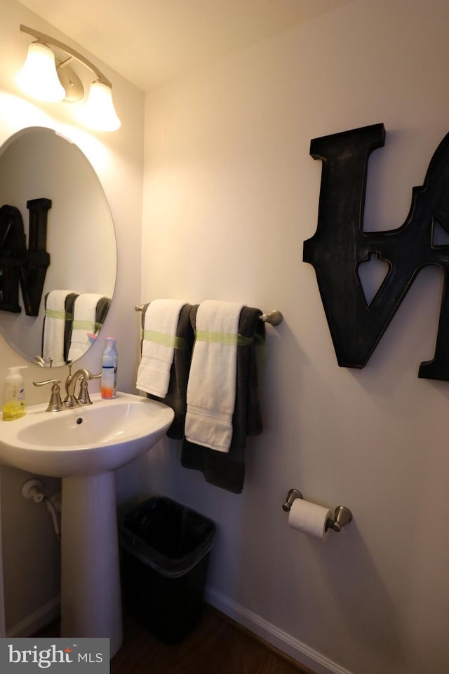 bathroom with baseboards