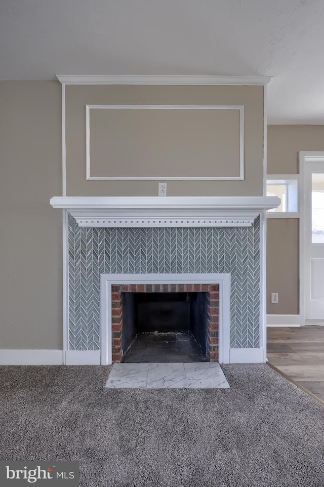 room details with carpet flooring, a fireplace, and baseboards