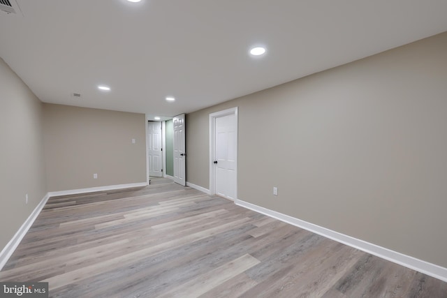 empty room with visible vents, light wood-style flooring, recessed lighting, and baseboards