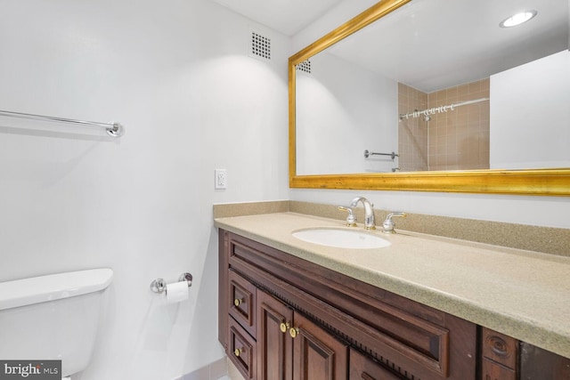 full bathroom featuring a shower, visible vents, toilet, and vanity