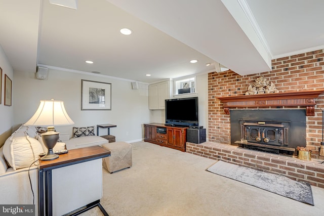 living area featuring recessed lighting, carpet flooring, baseboards, and crown molding