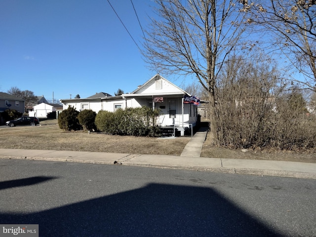 view of front of house featuring covered porch