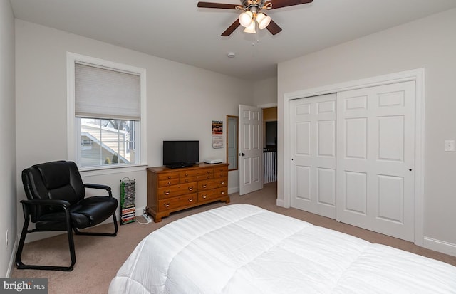 bedroom with a ceiling fan, carpet flooring, baseboards, and a closet