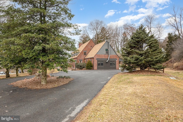 view of front of house with aphalt driveway and brick siding