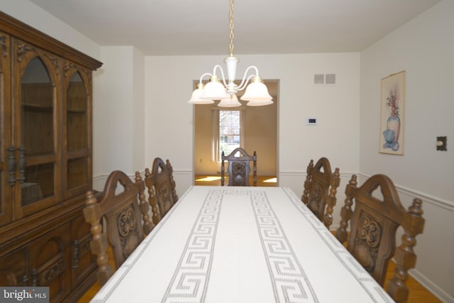 dining room featuring visible vents and a chandelier