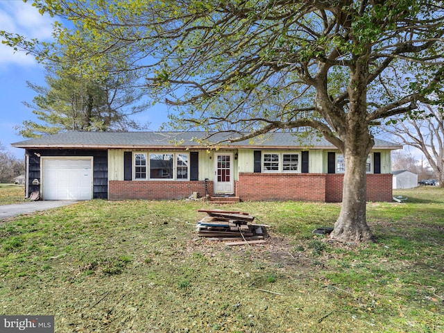 ranch-style house featuring a front lawn, a garage, brick siding, and driveway