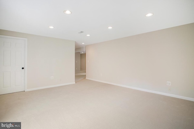 unfurnished room featuring recessed lighting, baseboards, and light carpet