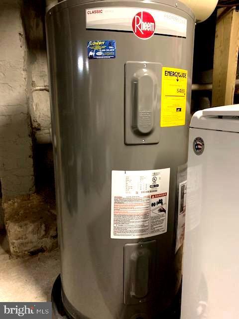 utility room featuring washer / clothes dryer and electric water heater