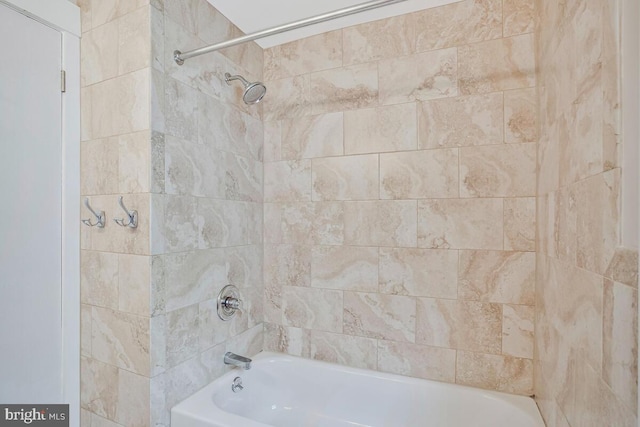 bathroom with washtub / shower combination