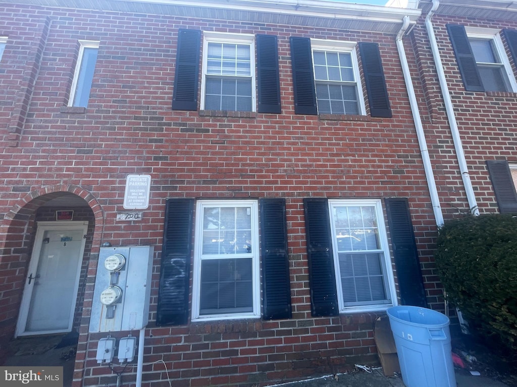 view of front of property featuring brick siding