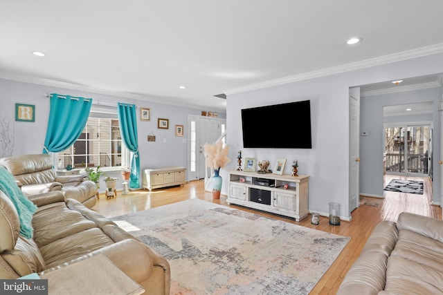 living room with light wood finished floors, recessed lighting, baseboards, and ornamental molding