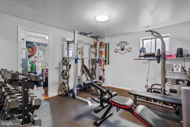 workout area featuring baseboards