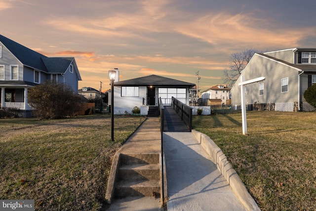 view of front of house featuring a lawn