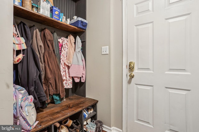 mudroom featuring baseboards