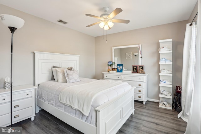 bedroom featuring visible vents, baseboards, dark wood finished floors, and a ceiling fan