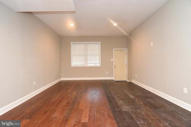 unfurnished room featuring dark wood finished floors, recessed lighting, and baseboards