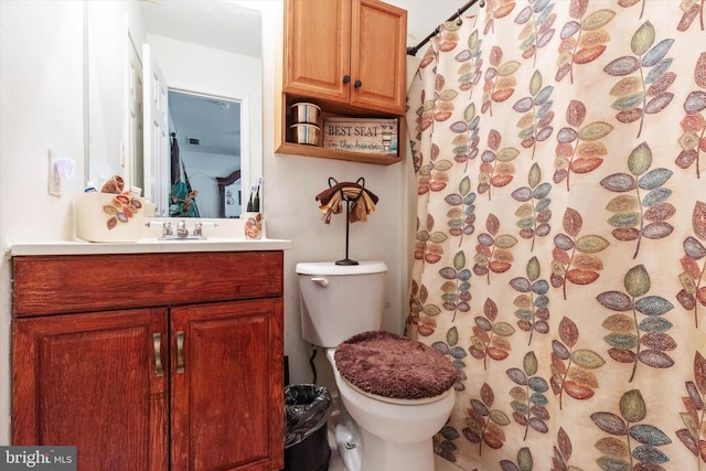 full bathroom featuring curtained shower, toilet, and vanity