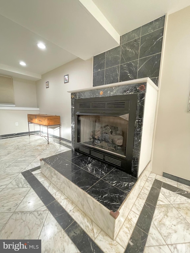 interior details featuring recessed lighting, baseboards, and a premium fireplace