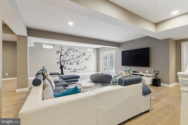 living area with light wood-style flooring, recessed lighting, and baseboards