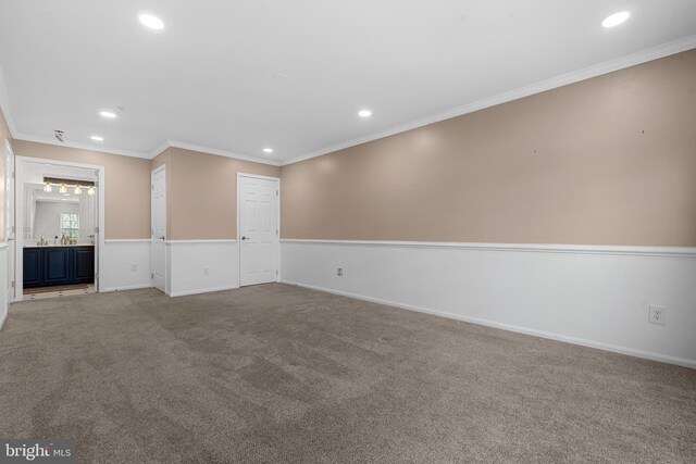 carpeted spare room with crown molding, recessed lighting, and baseboards