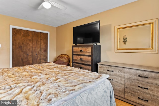 bedroom featuring a ceiling fan