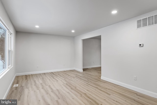 spare room with light wood-style flooring, visible vents, baseboards, and recessed lighting