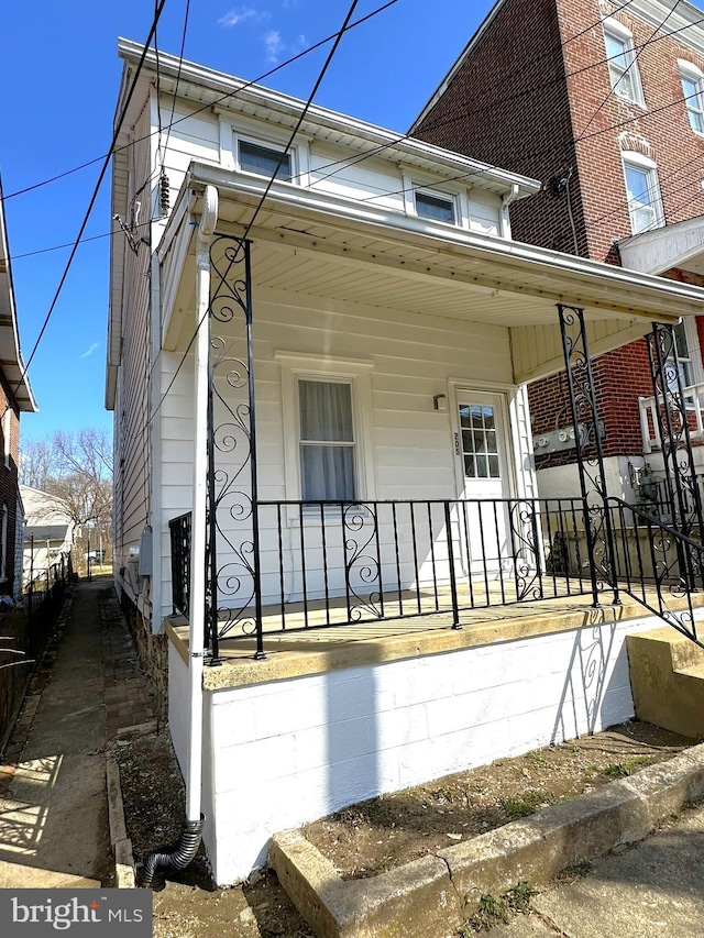 view of front facade with covered porch