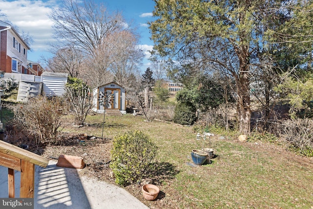 view of yard with a storage shed and an outdoor structure