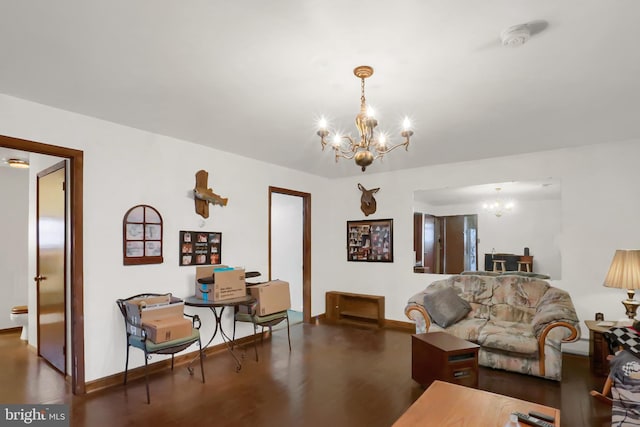 living area with a notable chandelier and baseboards