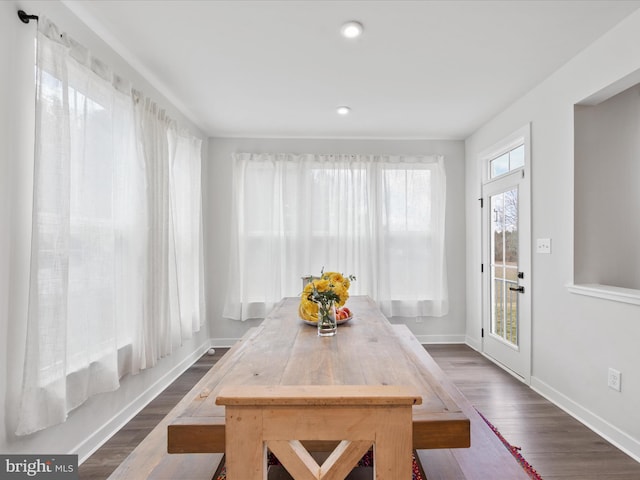 dining space with dark wood finished floors, recessed lighting, and baseboards