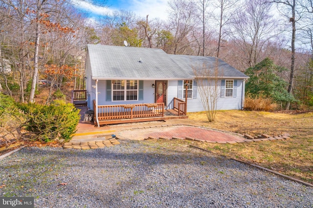 ranch-style home with a porch