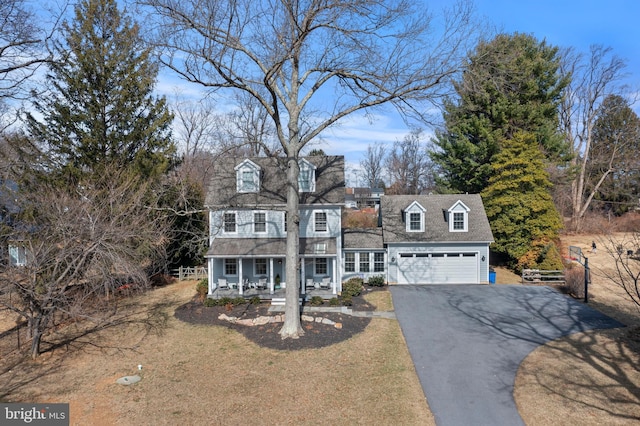 view of front of home with covered porch and driveway