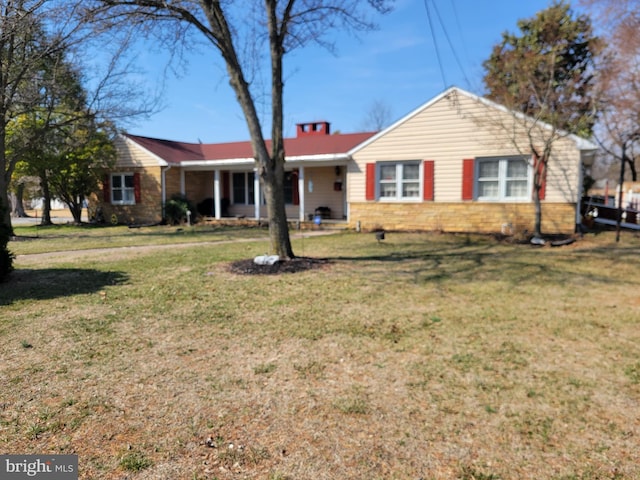 ranch-style home featuring a front yard