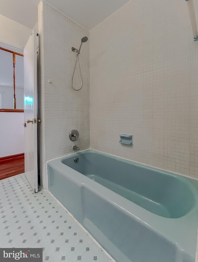 bathroom featuring shower / bathing tub combination