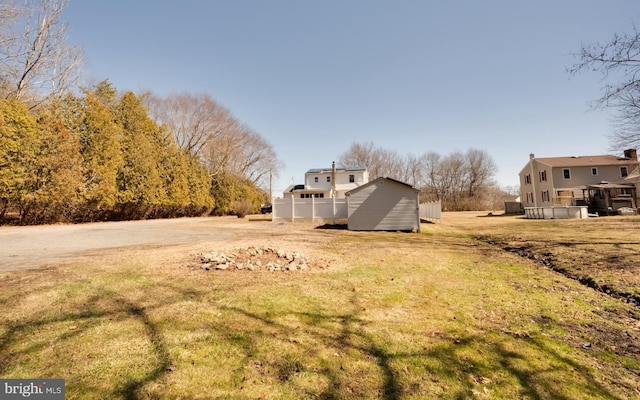 view of yard with a shed and an outdoor structure