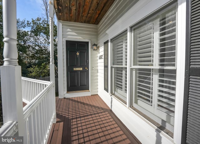 doorway to property with covered porch