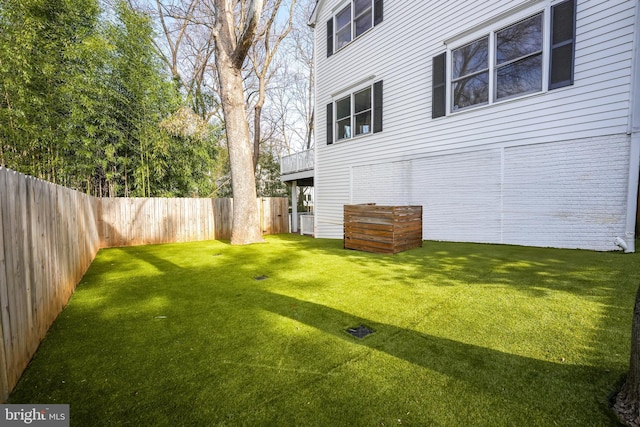 view of yard featuring a fenced backyard