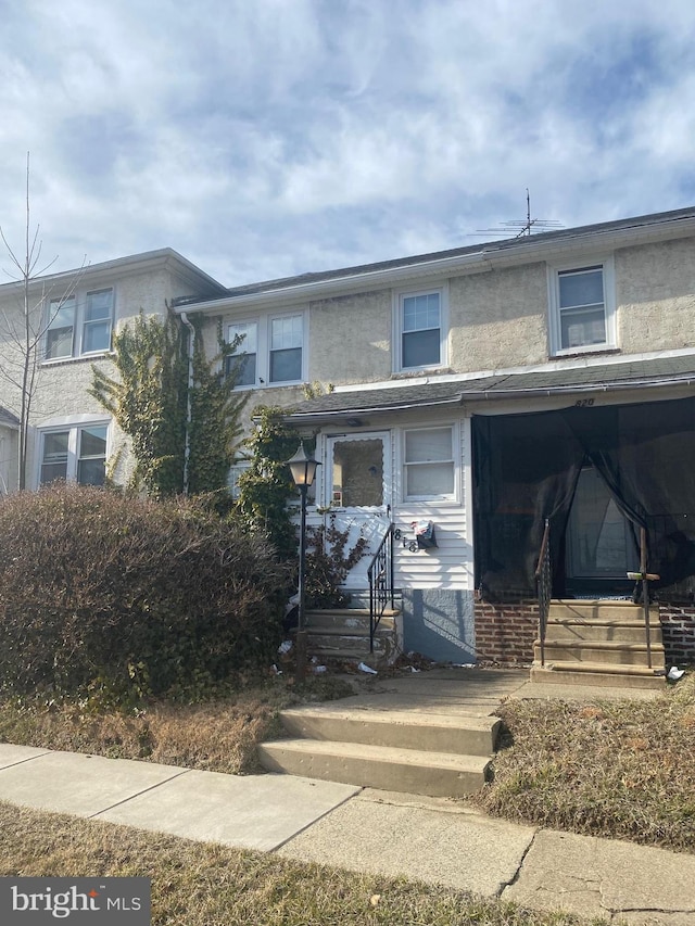 multi unit property featuring stucco siding and entry steps